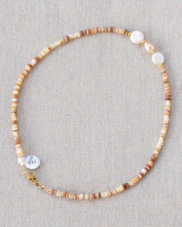 Natural seashell and sweet pearl bead necklace