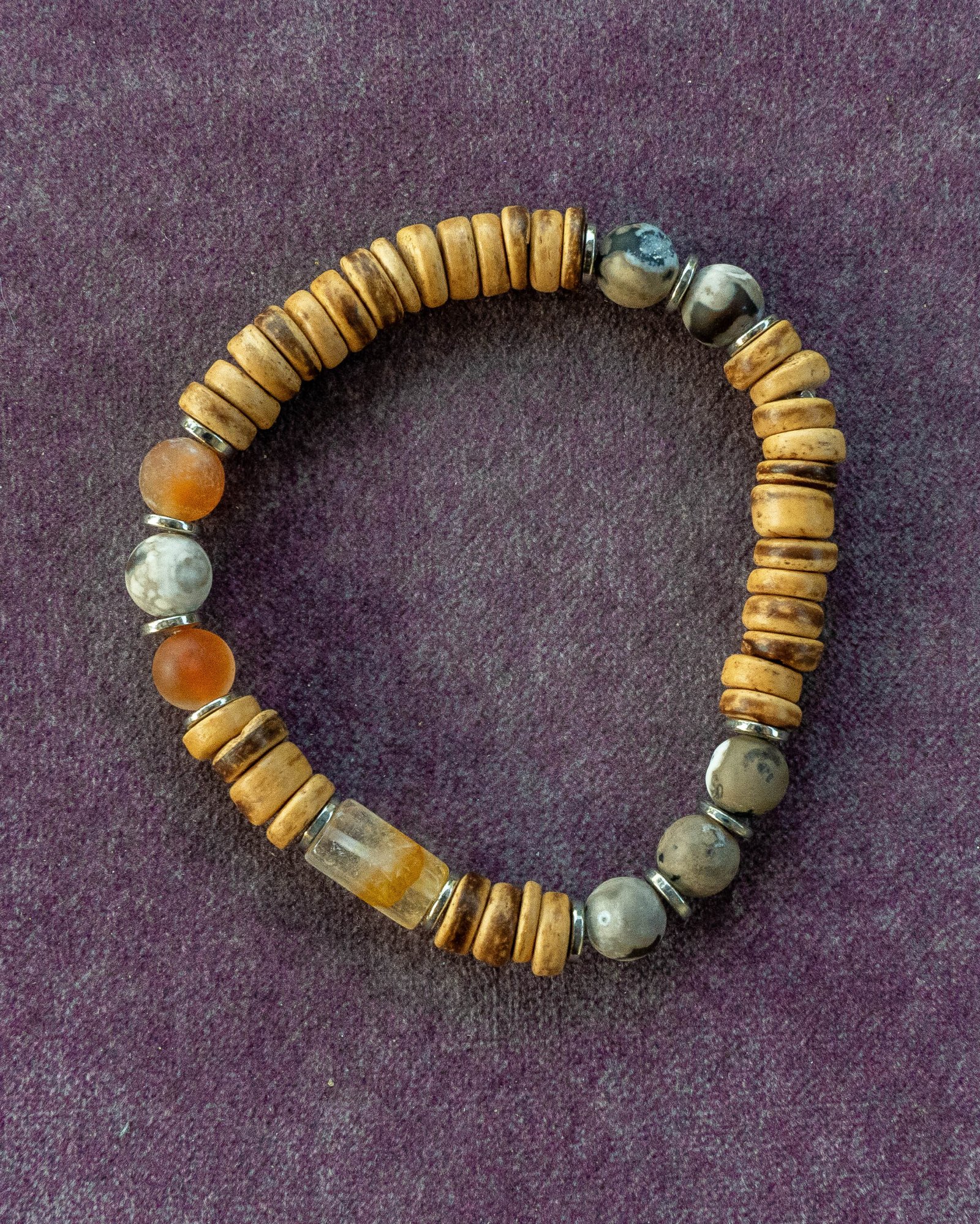 ⁦צמיד אגת בוטסואנה, עץ וענבר⁩ – תמונה ⁦3⁩