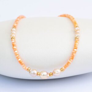 ⁦שרשרת צדף צבוע בצבע אפרסק, פנינת בארוק⁩ – תמונה ⁦1⁩