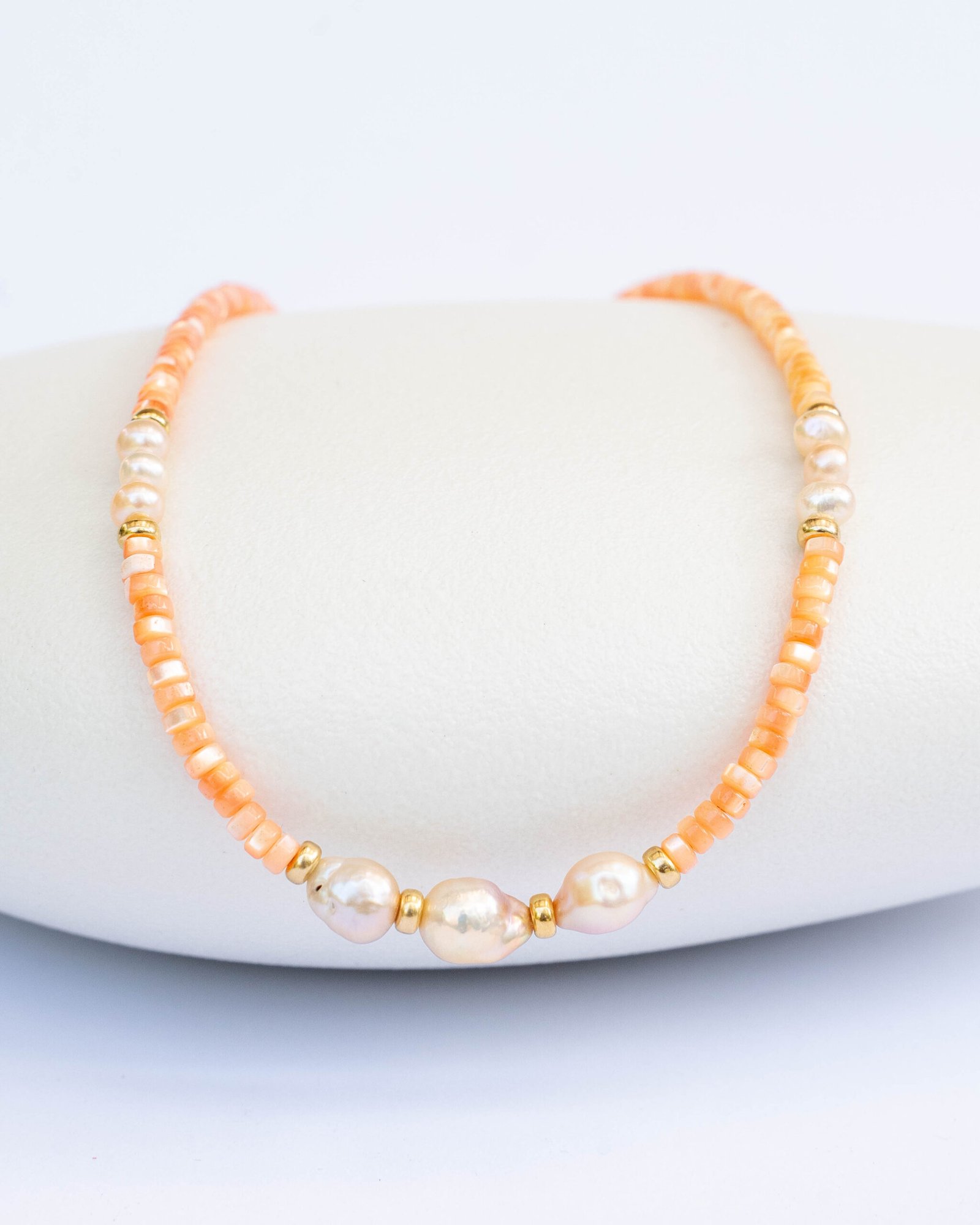 Peach-dyed seashell necklace, baroque pearl - Image 1