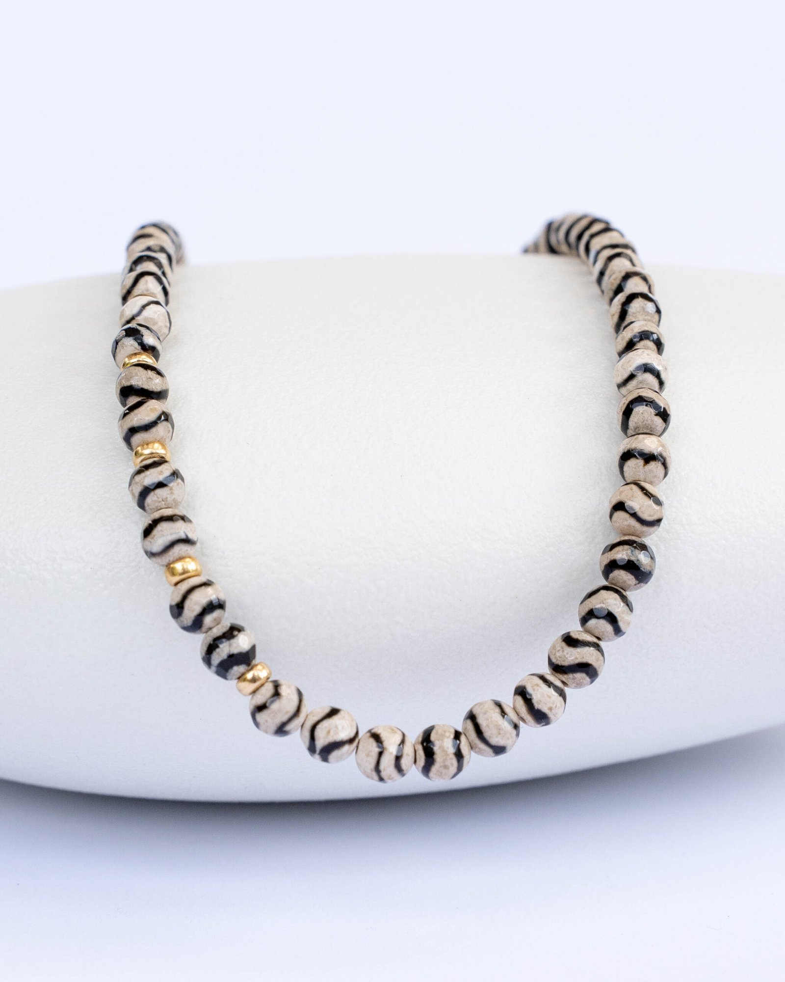 Black and white Tibetan agate necklace - Image 1