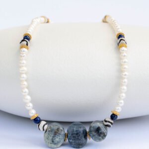 Freshwater pearl necklace, Tibetan agate, lapis and bubble agate - Image 1