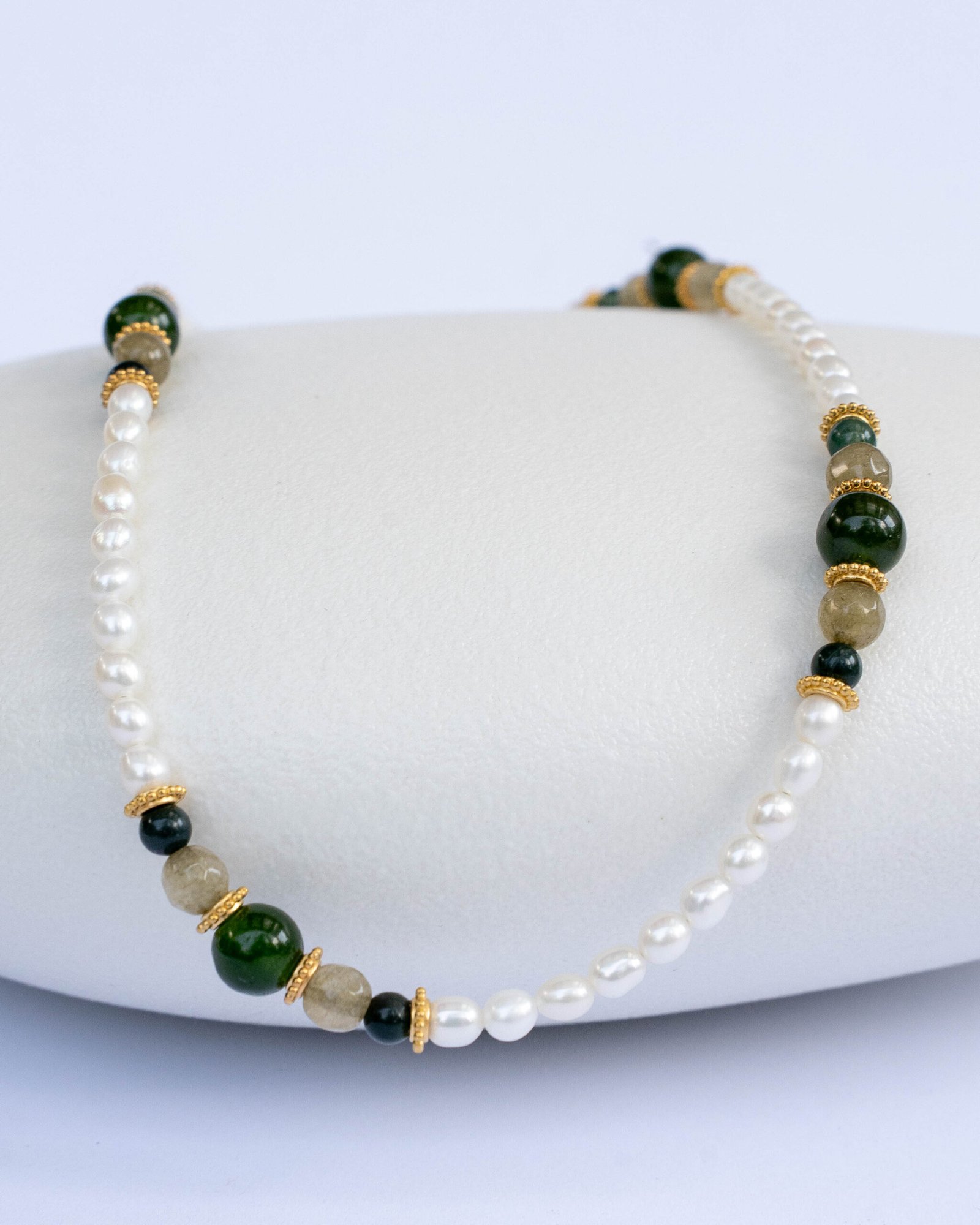 Freshwater pearl necklace, green Indian agate and green agate stones - Image 1