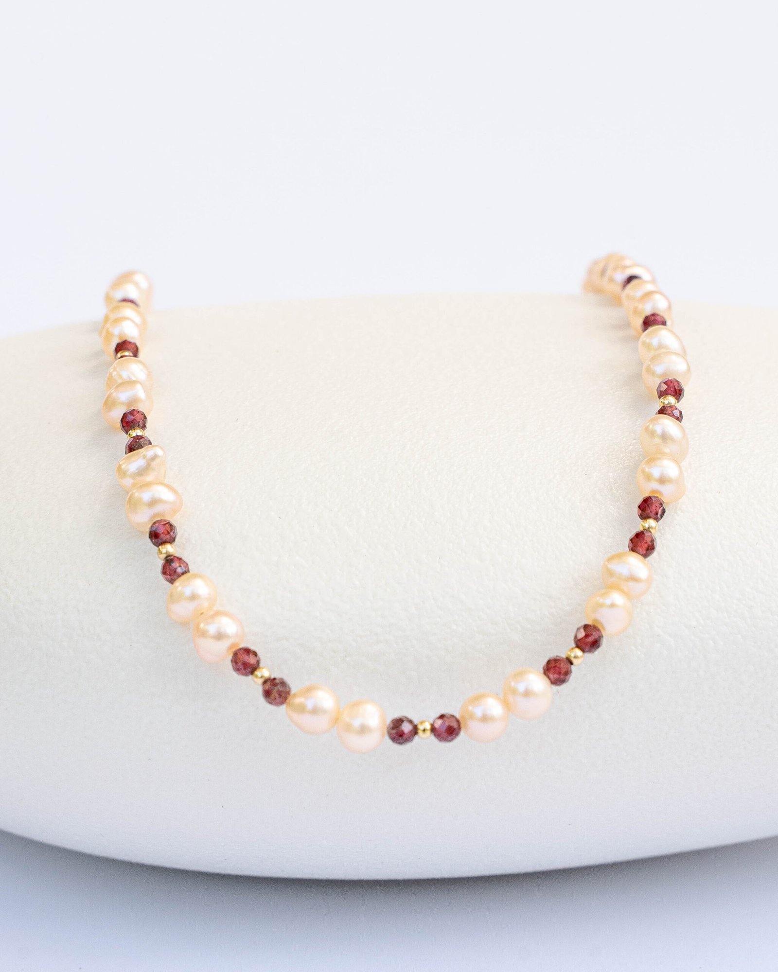 Pink pearl and garnet necklace - Image 1