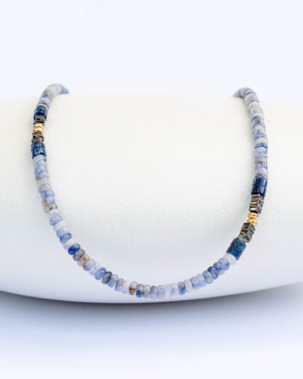 שרשרת אבני סודלייט, לאפיס לאזולי והמטייט