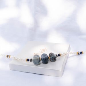 Freshwater pearl necklace, Tibetan agate, lapis and bubble agate - Image 3