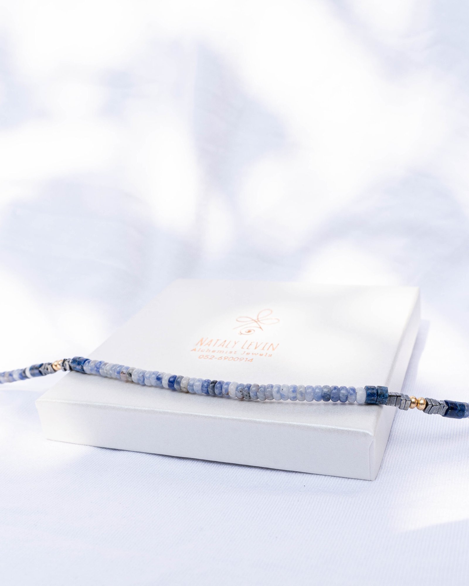 ⁦שרשרת אבני סודלייט, לאפיס לאזולי והמטייט⁩ – תמונה ⁦2⁩