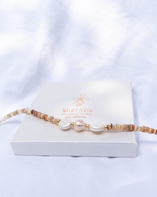 Natural seashell and sweet pearl bead necklace