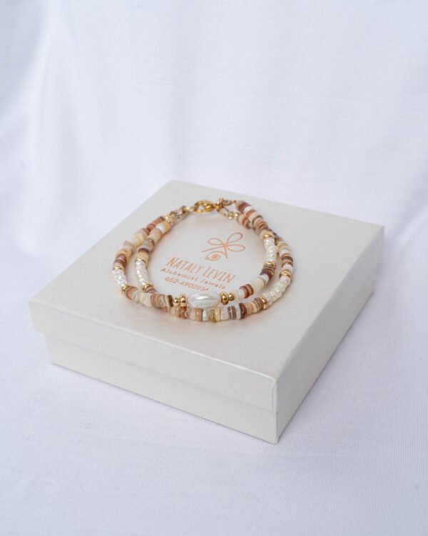 Shell and pearl bracelet