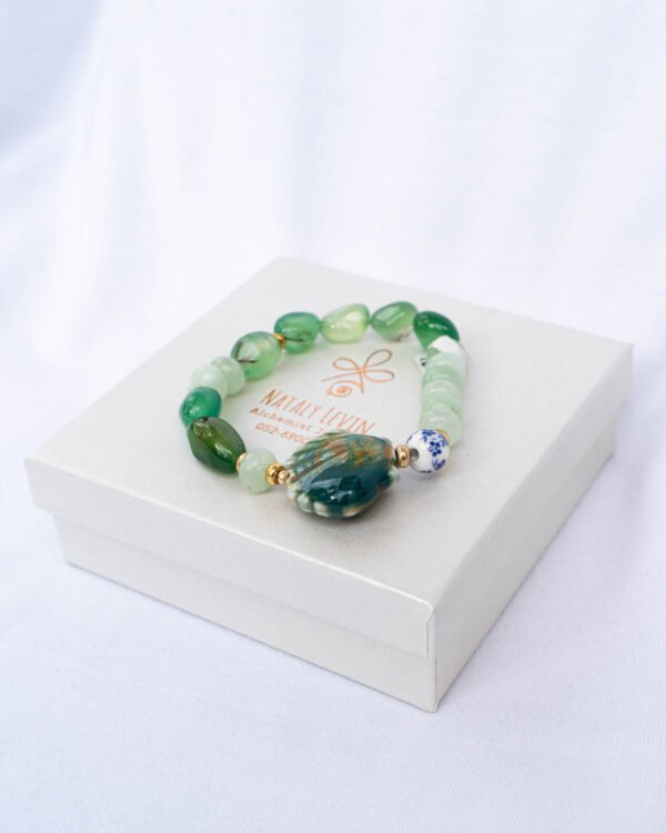 Green aventurine, green jade and ceramic shell bracelet