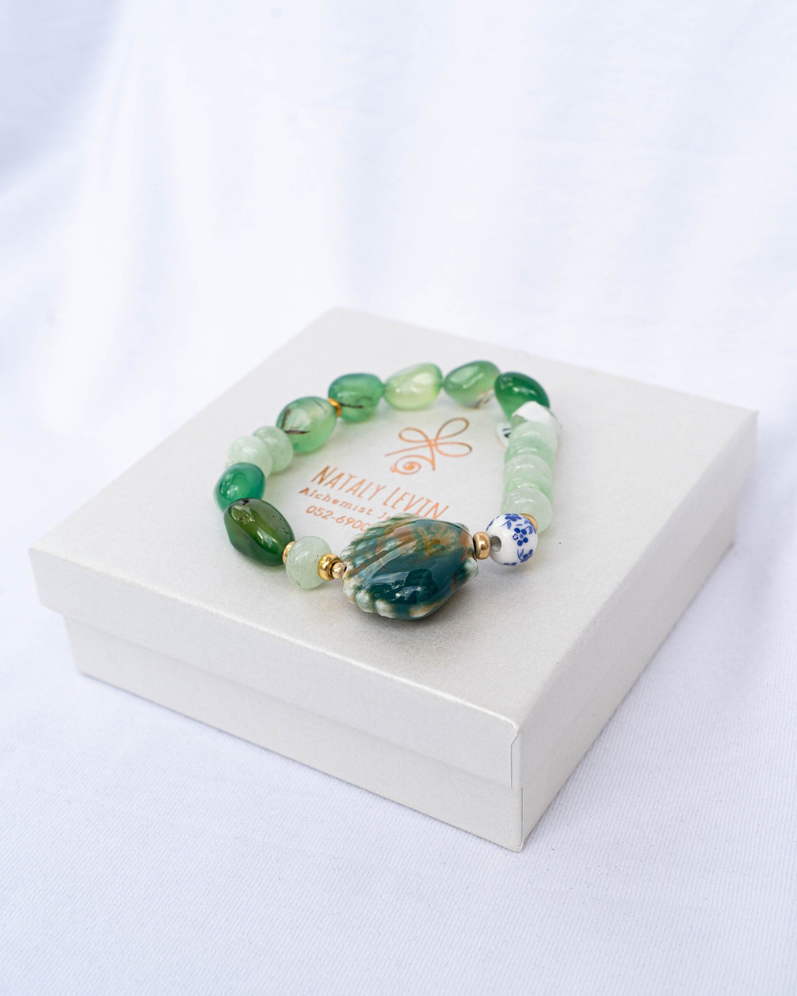 Green aventurine, green jade and ceramic shell bracelet - Image 1