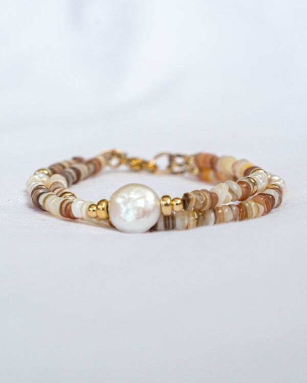 Shell and pearl bracelet