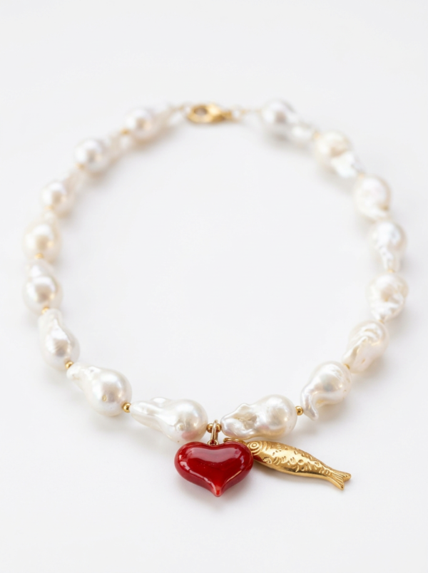 פניני בארוק ייחודיים למראה בוטיקי עם דג למזל ולב אדום מזכוכית