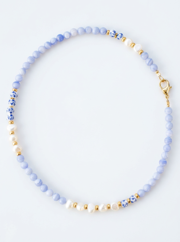 שרשרת אבני אגת בלו לייס (תחרה), פנינים ממים מתוקים וחרוזי קרמיקה הולנדית