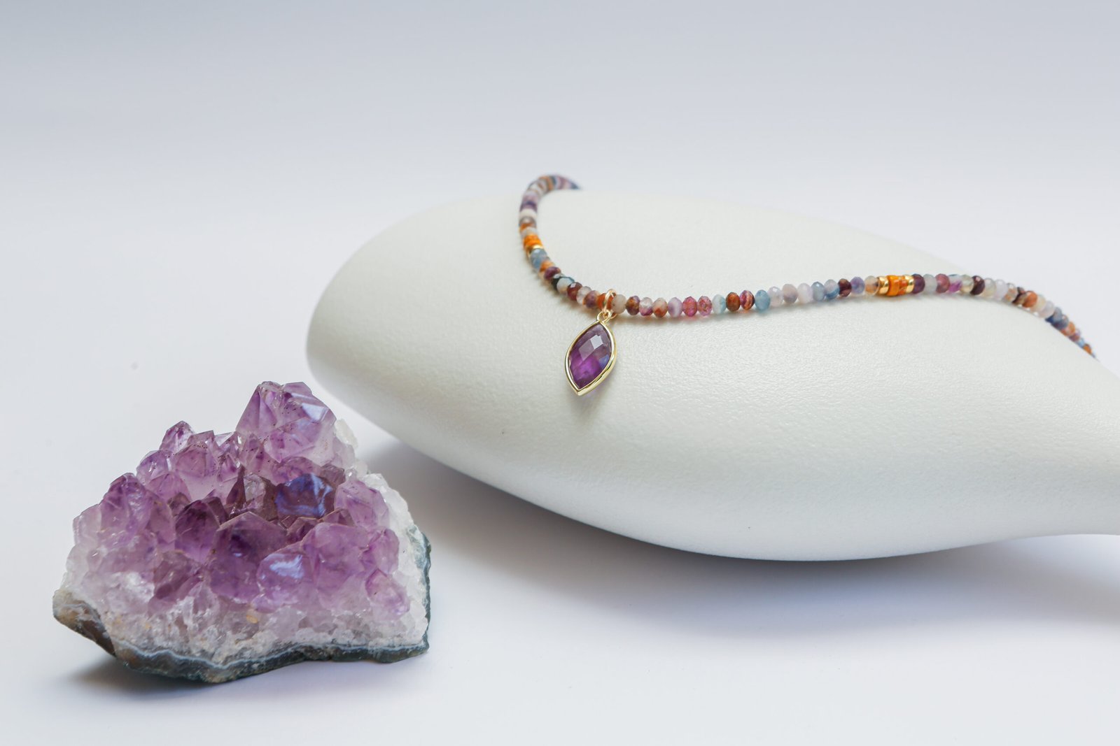 שרשרת אבני אמטיסט, סיטרין, אגת וג׳ספר תליון אמטיסט